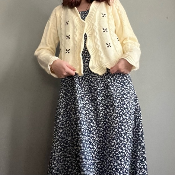 cropped cardigan with soft texture !! perfect for warm weather - Picture 1 of 2